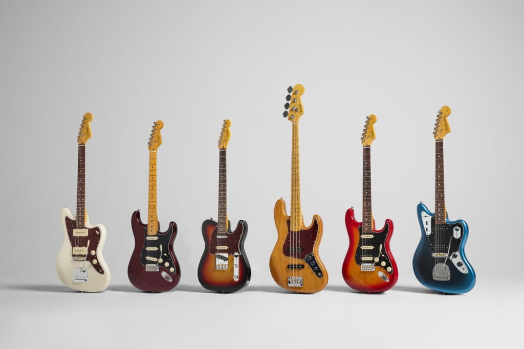 フェンダー新American Professionalシリーズのギターとベースを並べた公式製品写真