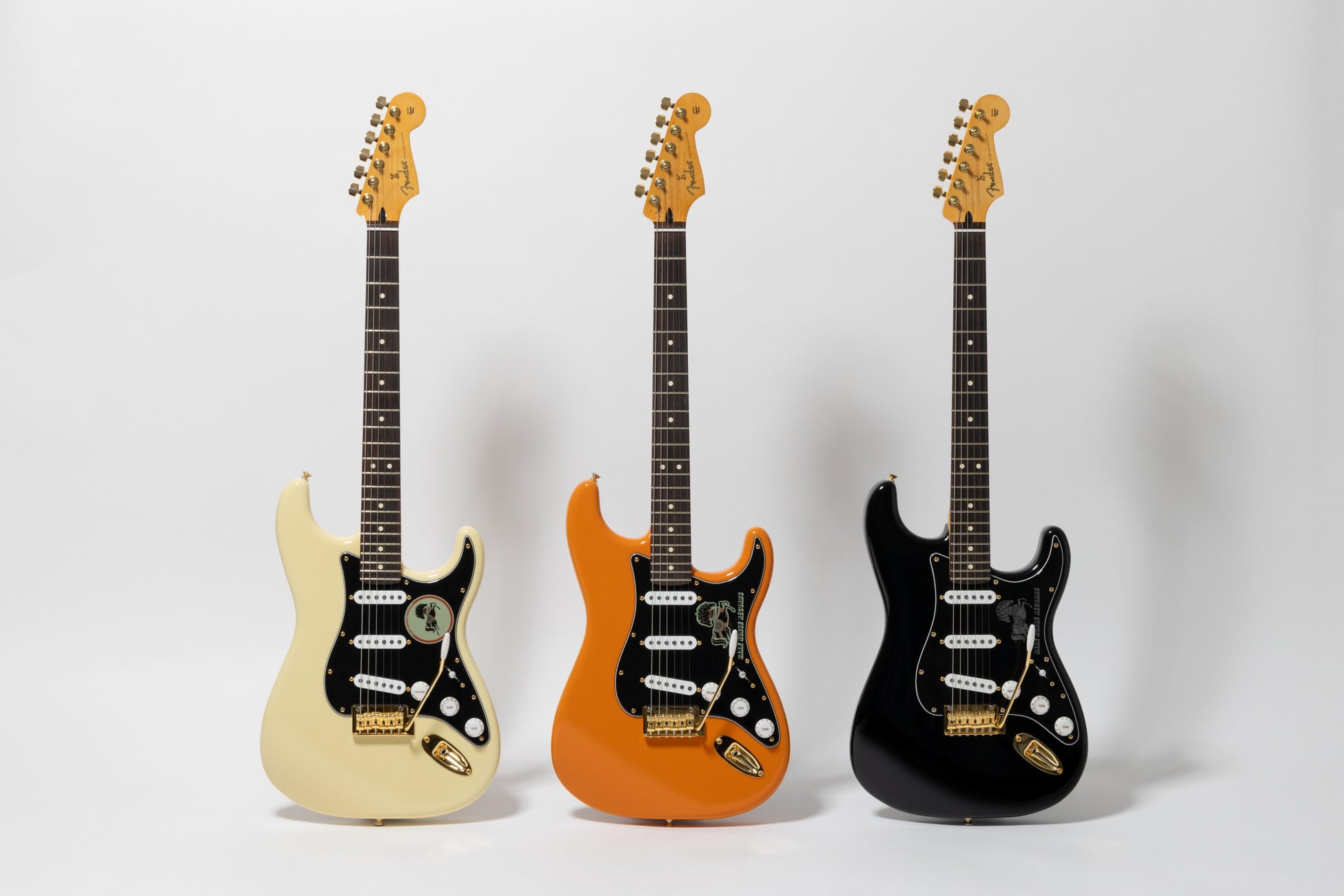 Dark Horse Records StratocasterのBlack・Orange・Olympic Whiteを並べた公式実商品写真